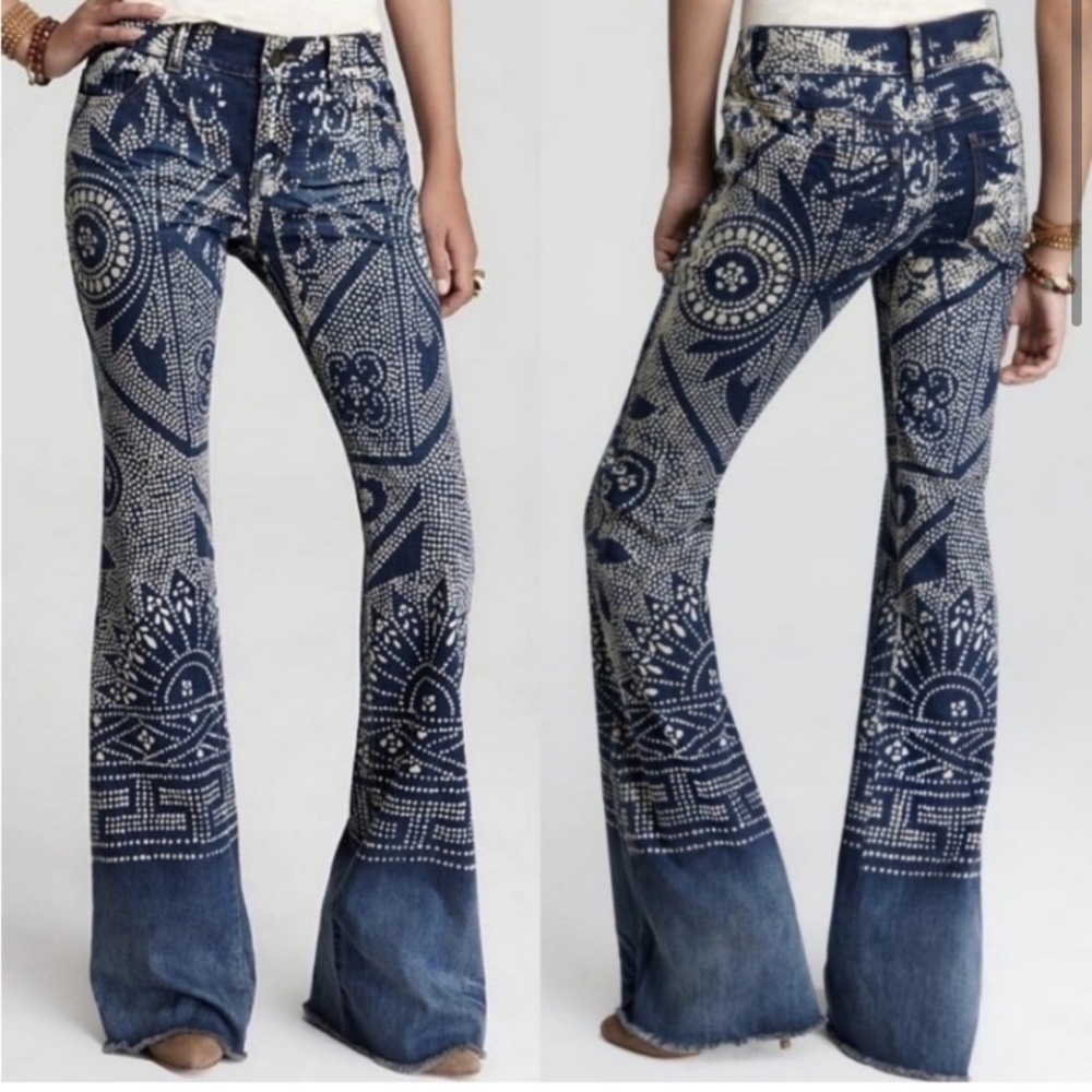 RARE Free people discharge Bali bleached flares. blue white print. Size 25.
